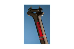 NINER Sattelstütze Carbon RDO Komfort, schwarz, 30,9 mm, 400mm, rotes Dekor